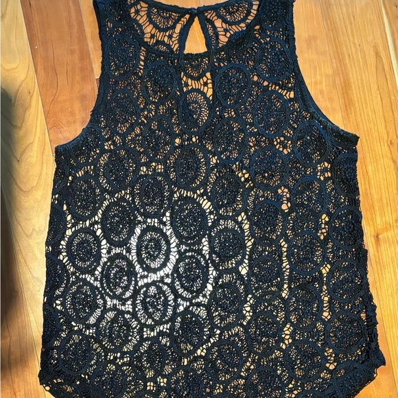 Size small, beautiful lace, crocheted, RW and Company tank top. - Picture 7 of 8